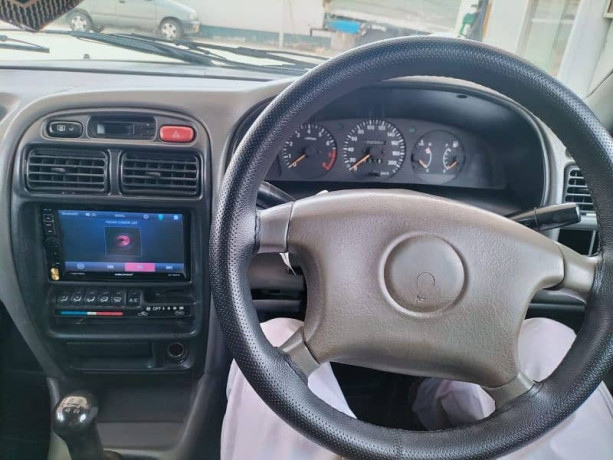 suzuki-baleno-2004-big-5