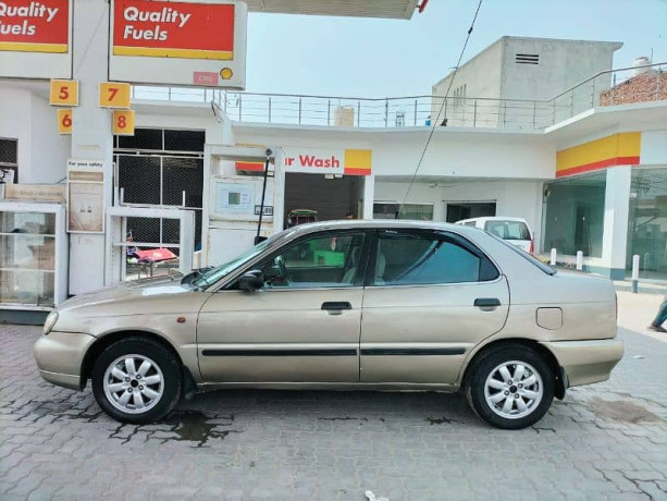 suzuki-baleno-2004-big-9