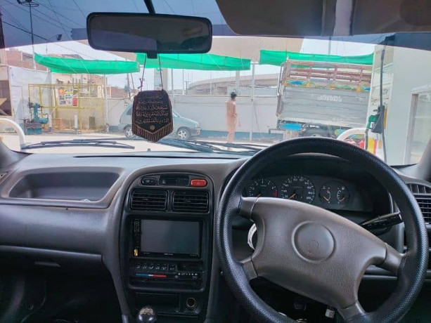 suzuki-baleno-2004-big-10