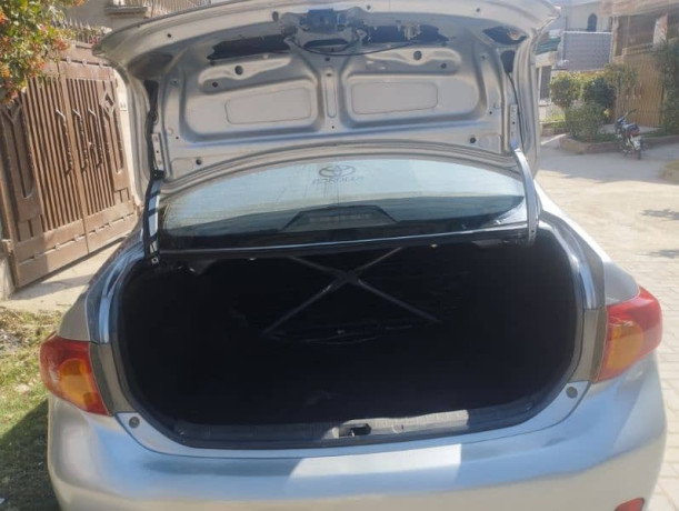toyota-corolla-gli-2010-big-5