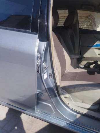 toyota-corolla-gli-2010-big-10