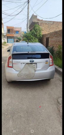 toyota-prius-2012-big-2
