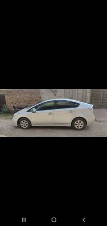 toyota-prius-2012-big-1