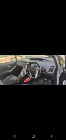 toyota-prius-2012-big-5