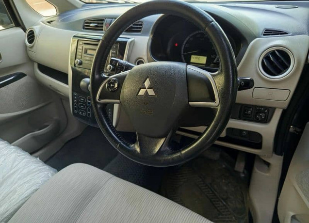 mitsubishi-ek-wagon-2013-big-0