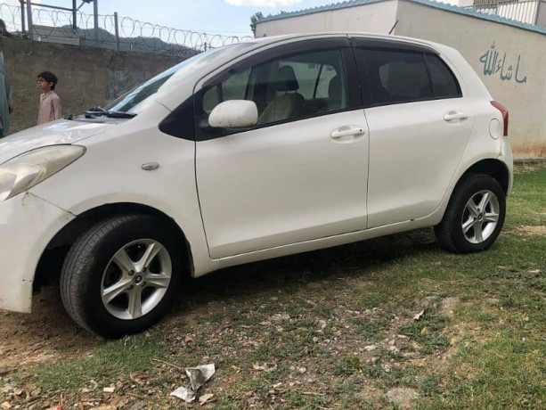 toyota-vitz-2007-big-2
