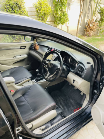 honda-city-aspire-2015-model-big-6