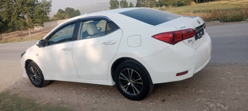 toyota-altis-grande-2015-big-2