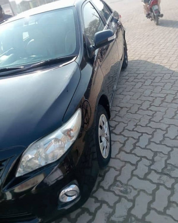 toyota-corolla-gli-20112012-big-1