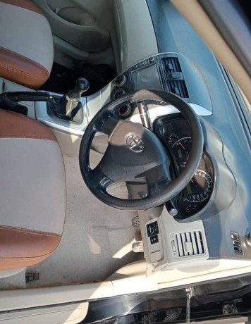 toyota-corolla-gli-20112012-big-12