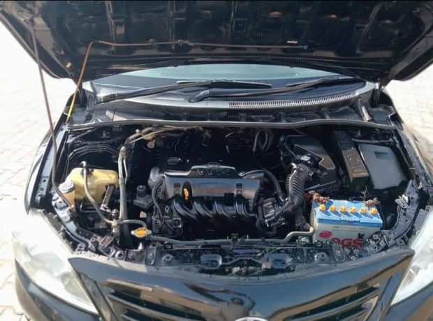 toyota-corolla-gli-20112012-big-13