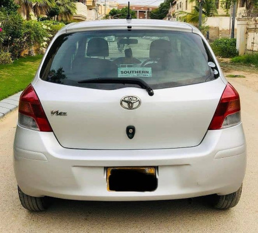 toyota-vitz-2008-big-0