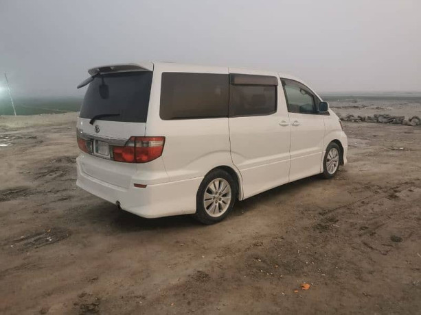 toyota-alphard-2002-big-1