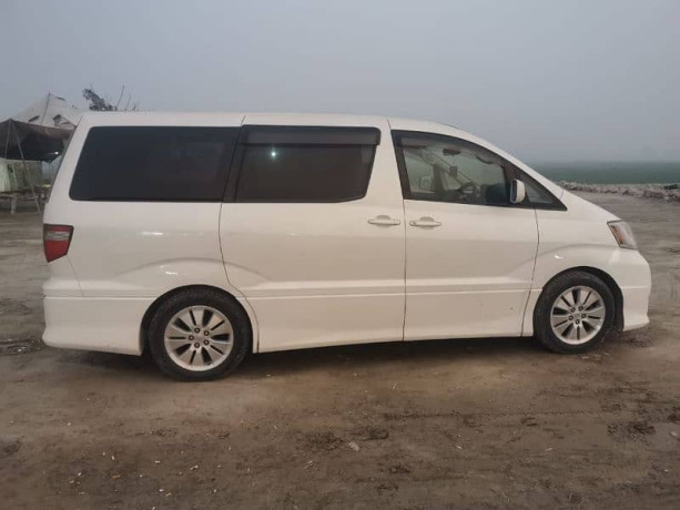 toyota-alphard-2002-big-0