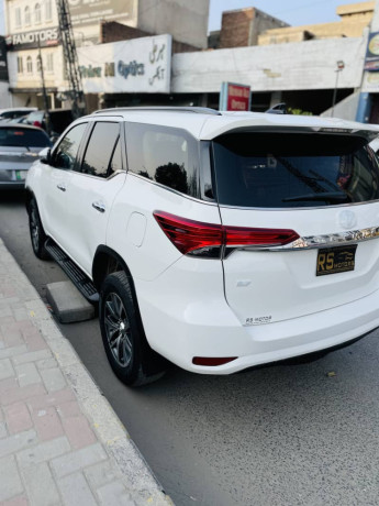 toyota-fortuner-v-2020-big-6