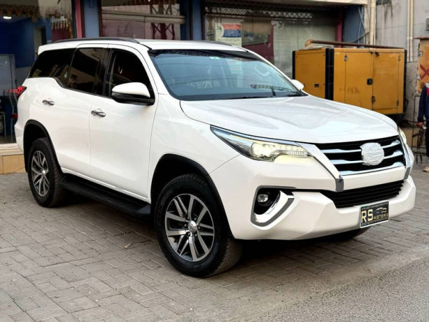toyota-fortuner-v-2020-big-1