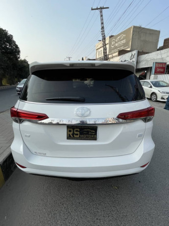 toyota-fortuner-v-2020-big-8