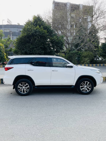 toyota-fortuner-v-2020-big-3
