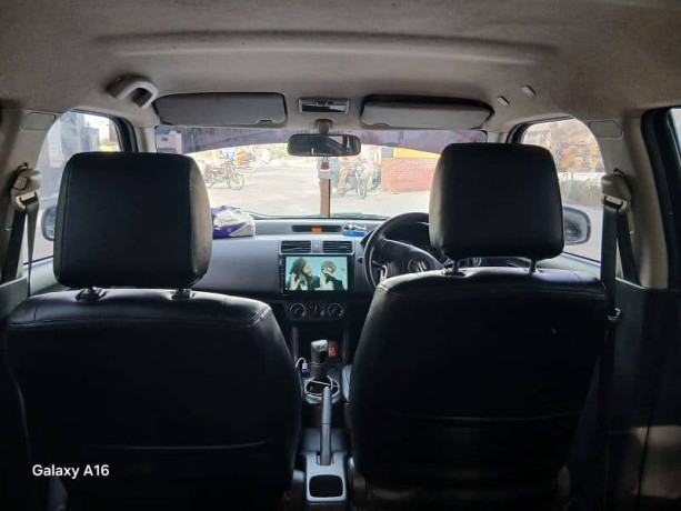 suzuki-swift-2012-big-8