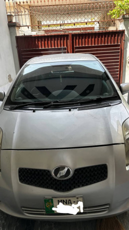 toyota-vitz-2006-model-import-2009-big-9