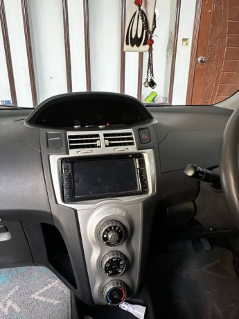 toyota-vitz-2006-model-import-2009-big-5