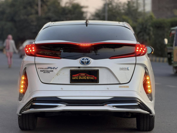 toyota-prius-a-phv-navigation-package-big-9