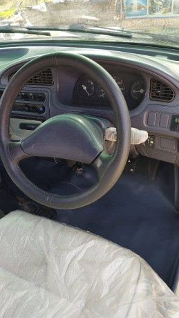 daihatsu-cuore-2001-big-8