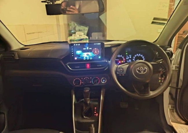 toyota-raize-xs-2020-registered-2022-big-4