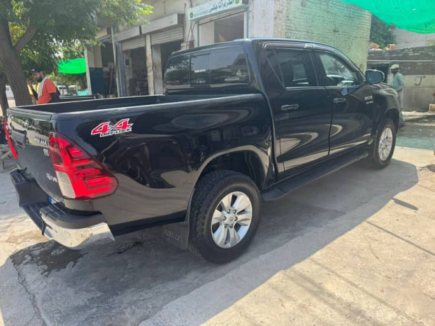 toyota-hilux-revo-g-big-3