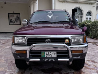 toyota-hilux-surf-30-petrol-v6