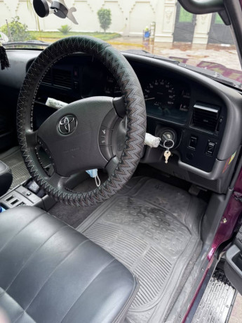 toyota-hilux-surf-30-petrol-v6-big-5