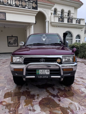 toyota-hilux-surf-30-petrol-v6-big-0
