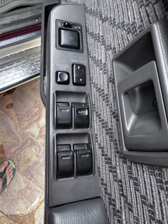 toyota-hilux-surf-30-petrol-v6-big-12