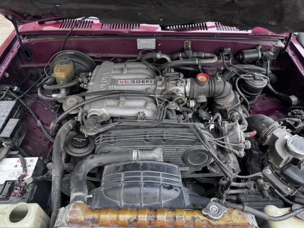 toyota-hilux-surf-30-petrol-v6-big-11