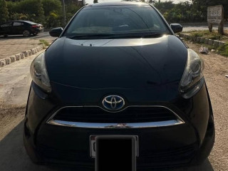 toyota-sienta-2016