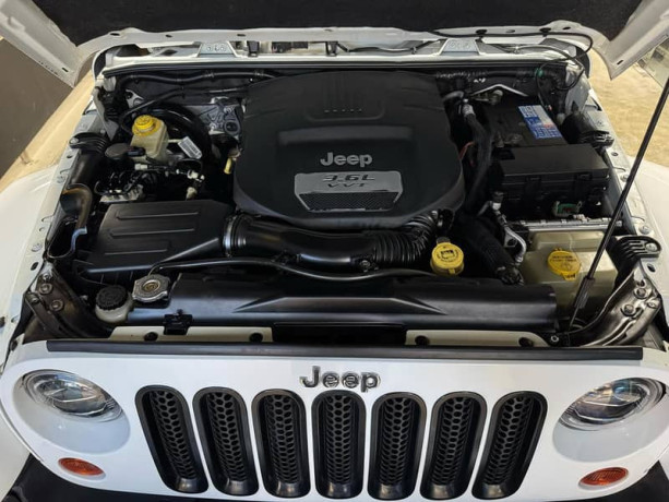 jeep-wrangler-2012-big-2