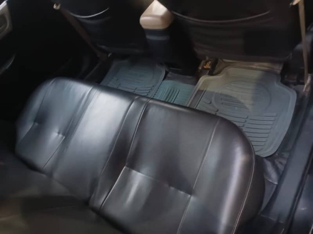 toyota-corolla-gli-2014-big-9