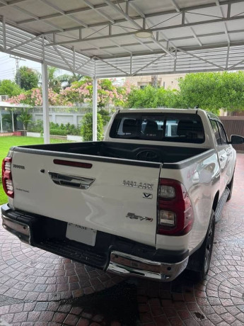 toyota-hilux-revo-v-big-1