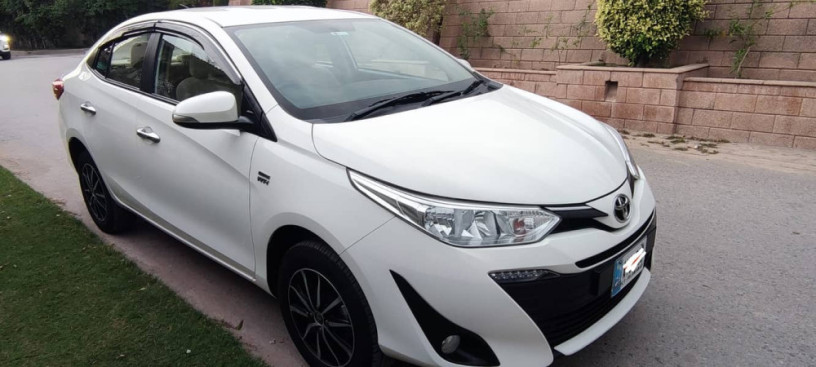toyota-yaris-sedan-ativ-x-cvt-15-2022-big-0