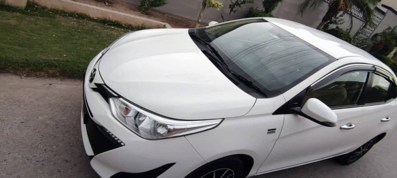 toyota-yaris-sedan-ativ-x-cvt-15-2022-big-4