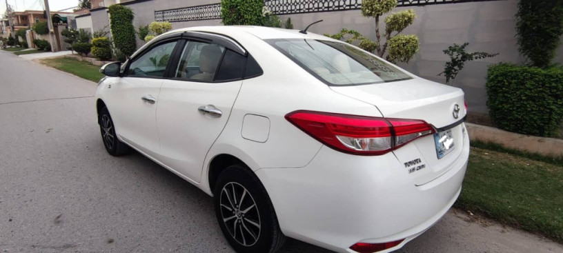 toyota-yaris-sedan-ativ-x-cvt-15-2022-big-5