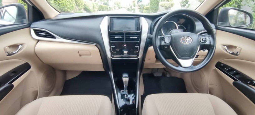 toyota-yaris-sedan-ativ-x-cvt-15-2022-big-13