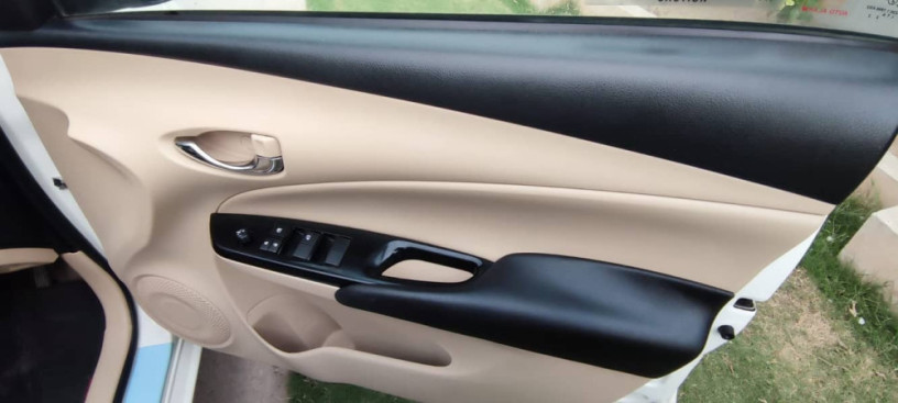 toyota-yaris-sedan-ativ-x-cvt-15-2022-big-12