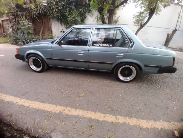 toyota-corona-1983-big-5