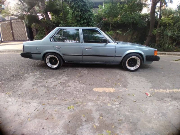 toyota-corona-1983-big-2