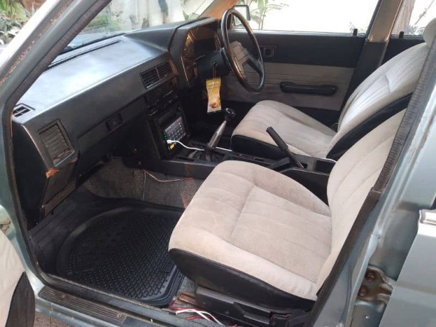 toyota-corona-1983-big-11