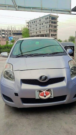 toyota-vitz-2010-big-0
