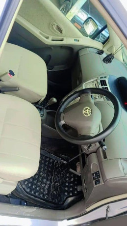 toyota-vitz-2010-big-10
