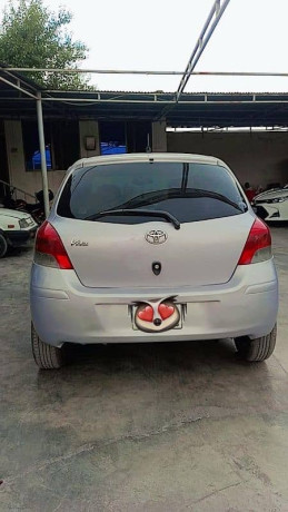 toyota-vitz-2010-big-15