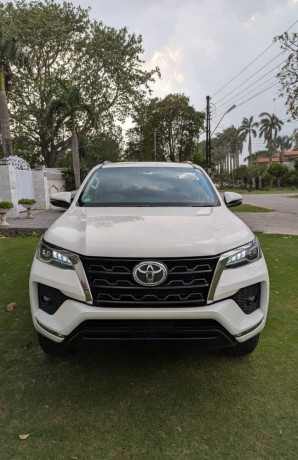 toyota-fortuner-2023-big-0